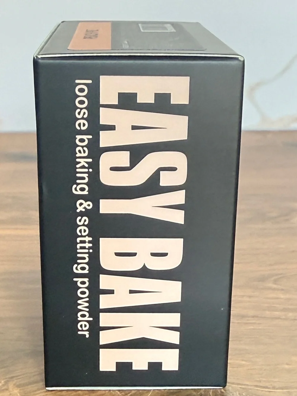 New in box Huda Beauty Easy Bake Loose Baking & Setting Powder in Peach Pie.